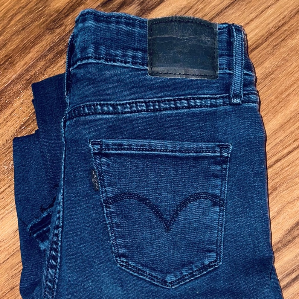 LEVI’S - 711 Skinny.
